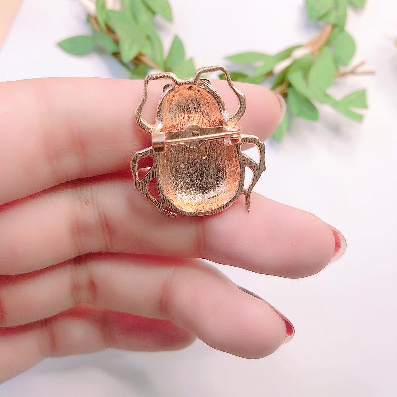 Creative Cartoon Ladybug Brooch - Versatile Beetle Pin for Fashionable Shirt Accessories