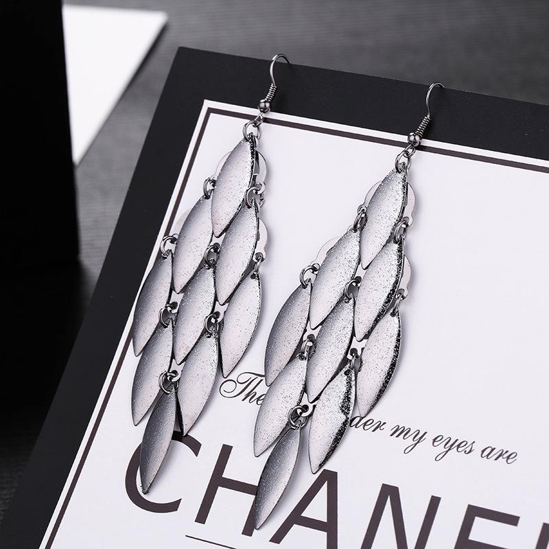 [Fashion Trendy Metal Fringe Long Drop Earrings Exaggerated Elegant Ear Hooks Earrings]