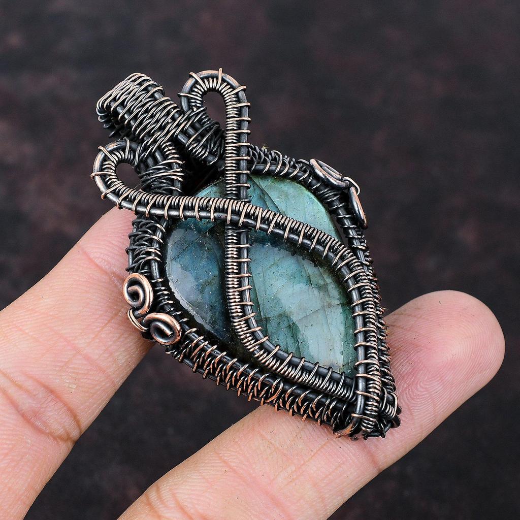 Wisiorek z labradorytu owinięty drutem miedzianym Biżuteria Ręcznie Robiony Wisiorek Biżuteria z labradorytu Na Prezent Owinięty Kamień Szlachetny Wisiorek Unikalna Miedziana Biżuteria