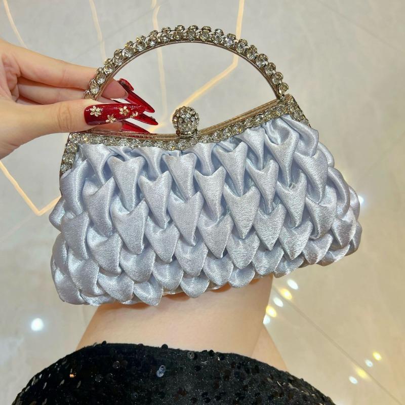 

A Lady s Elegant Handbag with Rhinestone and Satin Surface, A Banquet Bag A Handbag A Single-shoulder Crossbody Dinner Bag срібний