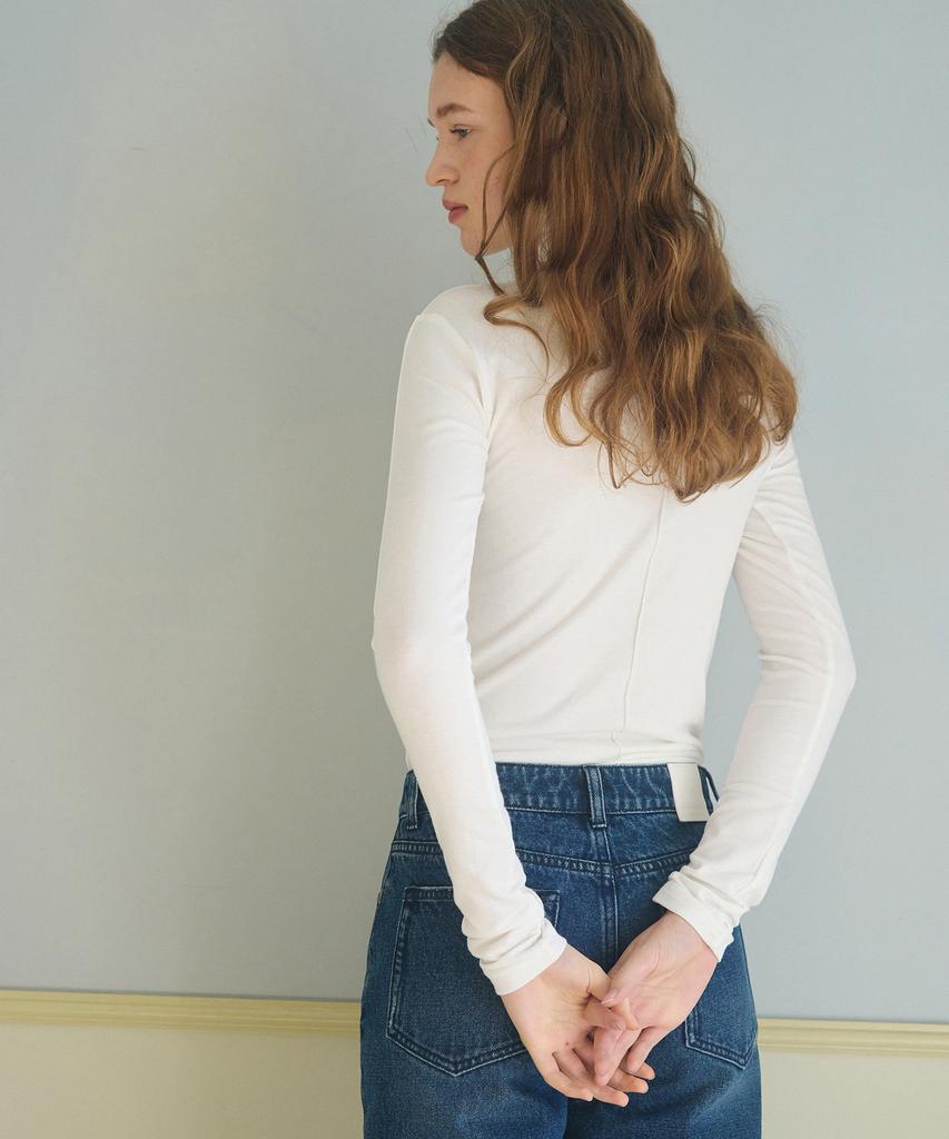 Deuloupisumeon Pintuck Turtleneck Long Sleeve Top [Ivory]