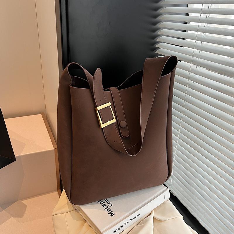 

Retro large-capacity underarm bag women s new simple and versatile shoulder bag fashionable commuter tote bag