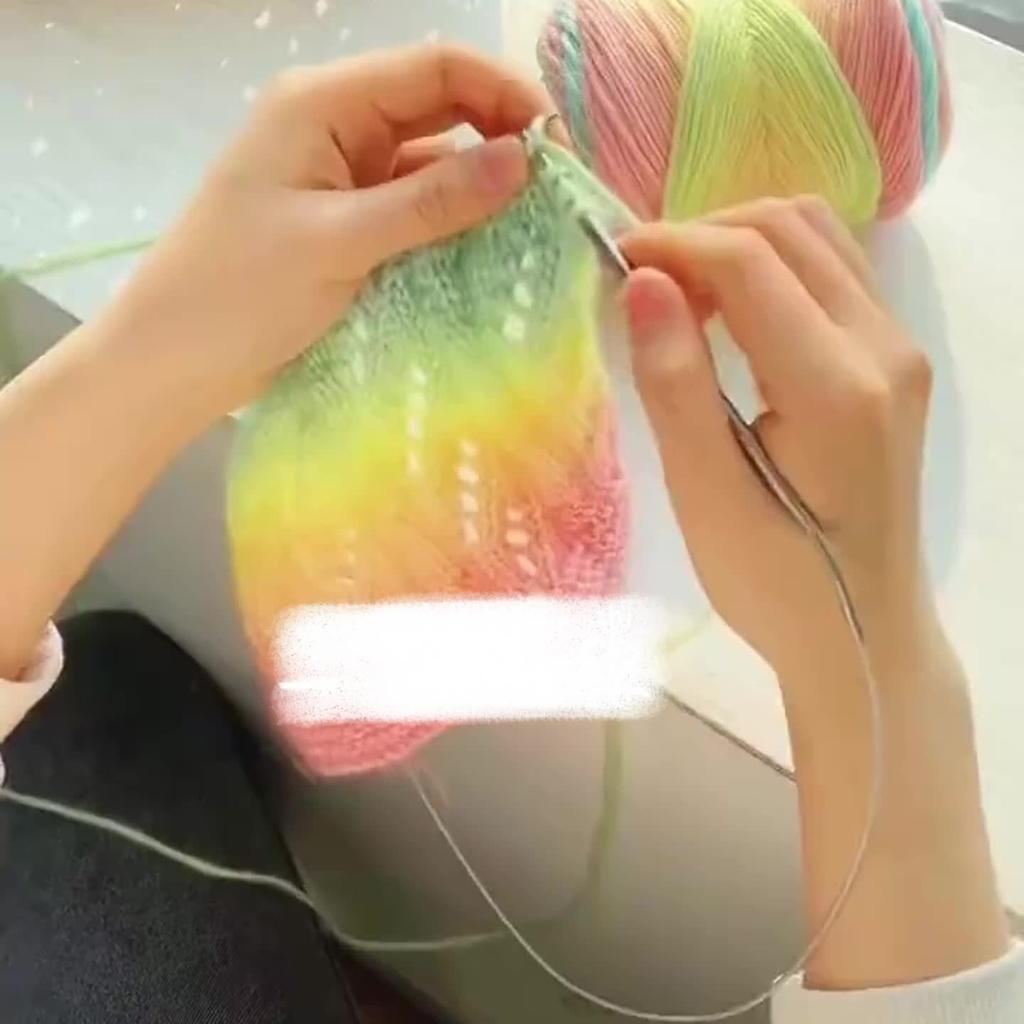 1 Garn mit Farbverlauf, geeignet zum Häkeln und Stricken von warmen Pullovern, Sofakissen, Schals, Mützen, Tüchern und mehr. Starter-Set für farbenfrohes Basteln.