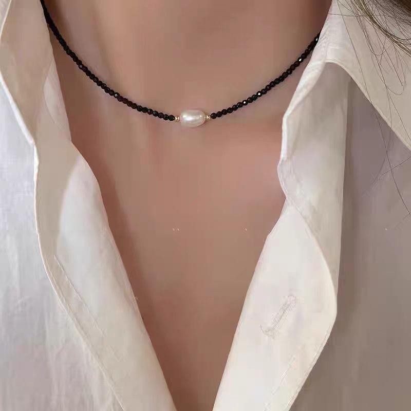 Pearl Bow Necklace: Exquisite Women's Fashion Clavicle Chain, Elegant Light Luxury Design