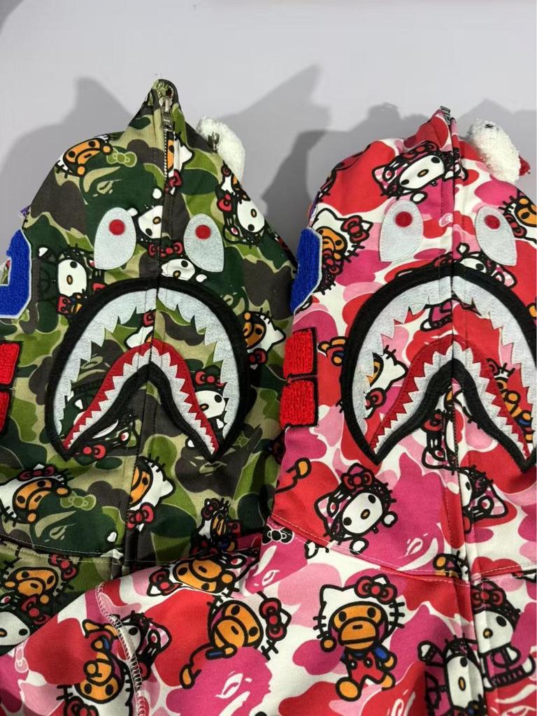 Herren- und Damen-Kapuzenjacke mit lässigem lockeren Schnitt und Hai-Hello-Kitty-Print