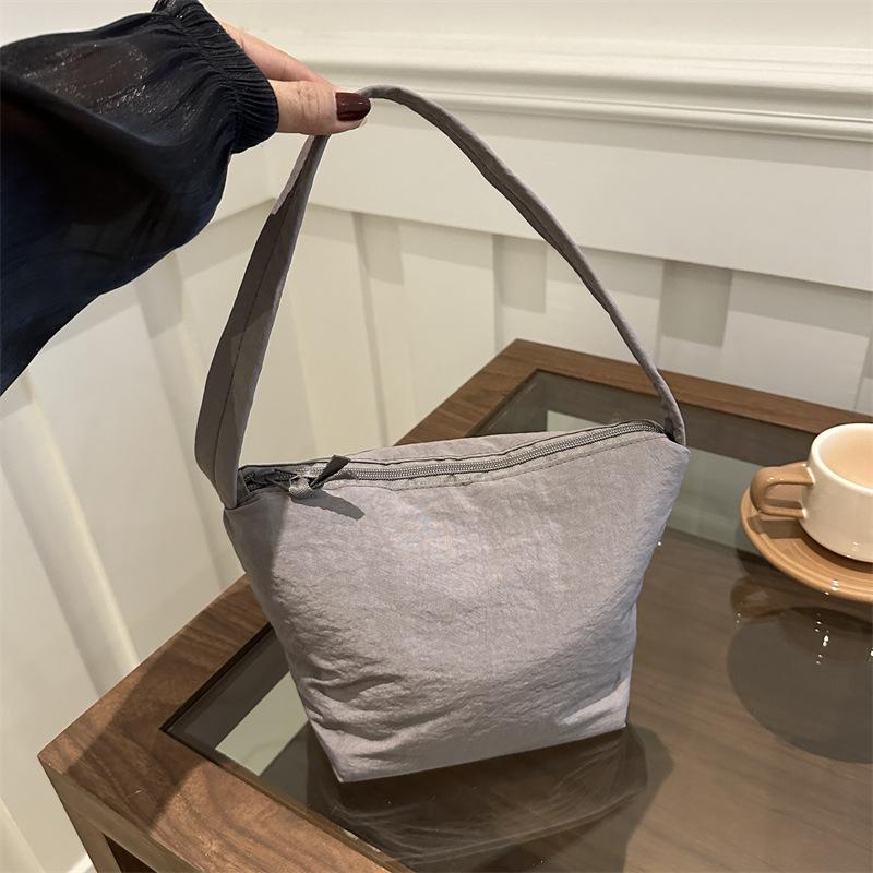 High end Underarm Bag for Women with Large Capacity New Autumn and Winter Canvas Shoulder Bag for Women with Niche Cloth Bag Bucket Bag