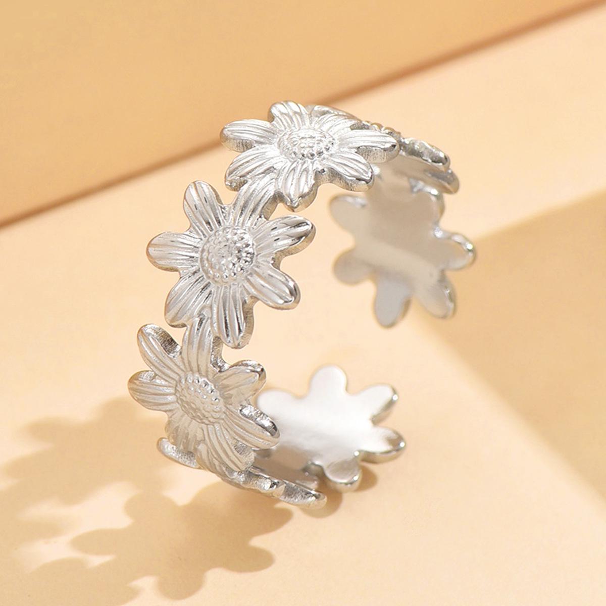 Sweet Daisy Sunflower Ring: 18K Gold Vacuum-Plated Open Stainless Steel Jewelry