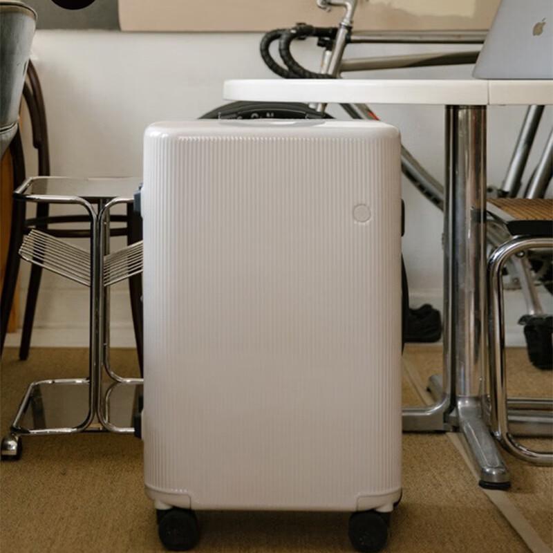 ITO First-Gen Lightweight Carry-On Spinner Suitcase