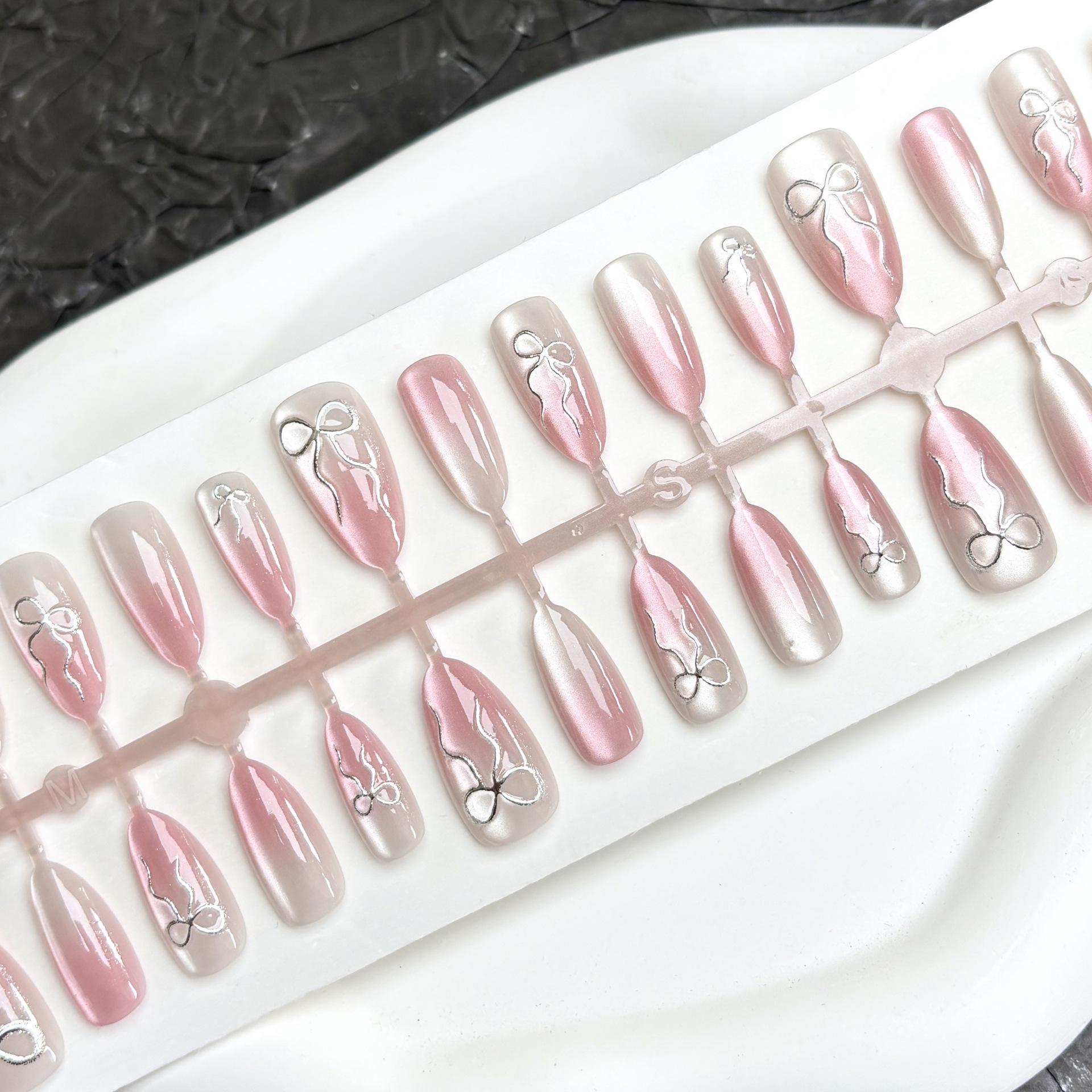 

Розовые милые румяна с бантом - Нежный принцессный нейл-арт