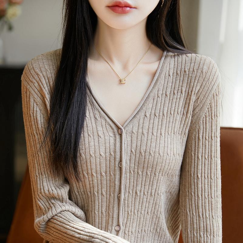 Leichte Strickjacke für Damen aus 50 % Wolle und 50 % Maulbeerseide – vielseitige Strickware für 4 Jahreszeiten für ganzjährigen Komfort und Stil