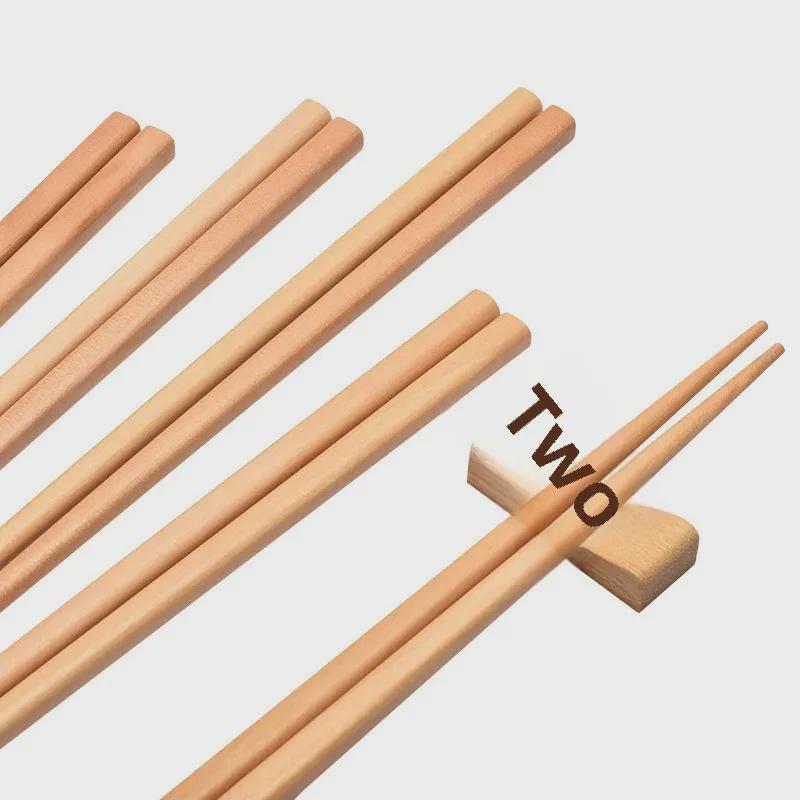 Japanische Essstäbchen aus Holz mit Gravur – ideal für Zuhause und Hotels, perfekt zum Kochen und für Sushi.