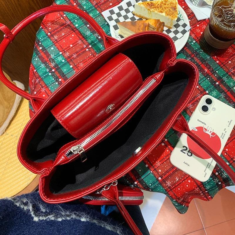 Autumn and Winter Rich New Red Love Pendant Baguette Square Bag Oil Wax Glossy Texture Niche Design Shoulder Bag