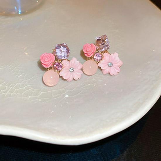 Silver Needle Pink Cubic Zirconia Flower Stud Earrings – Elegant & Delicate Accessories for Women.