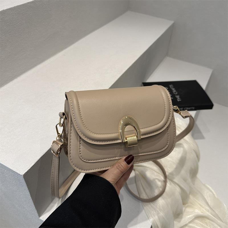 

Niche foreign style super fire small bag women 2025 new versatile high sense this year popular messenger shoulder bag хакі