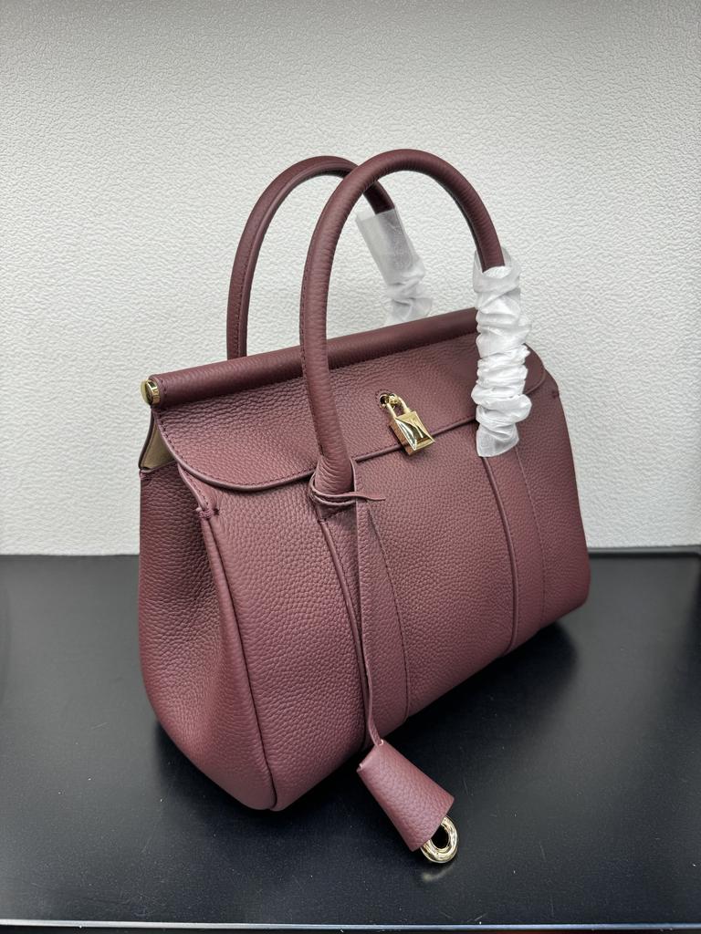 Large-capacity Workplace Commuting Handbag, Cowhide Women's Bag, Versatile for Travel, Single-shoulder Crossbody Bag