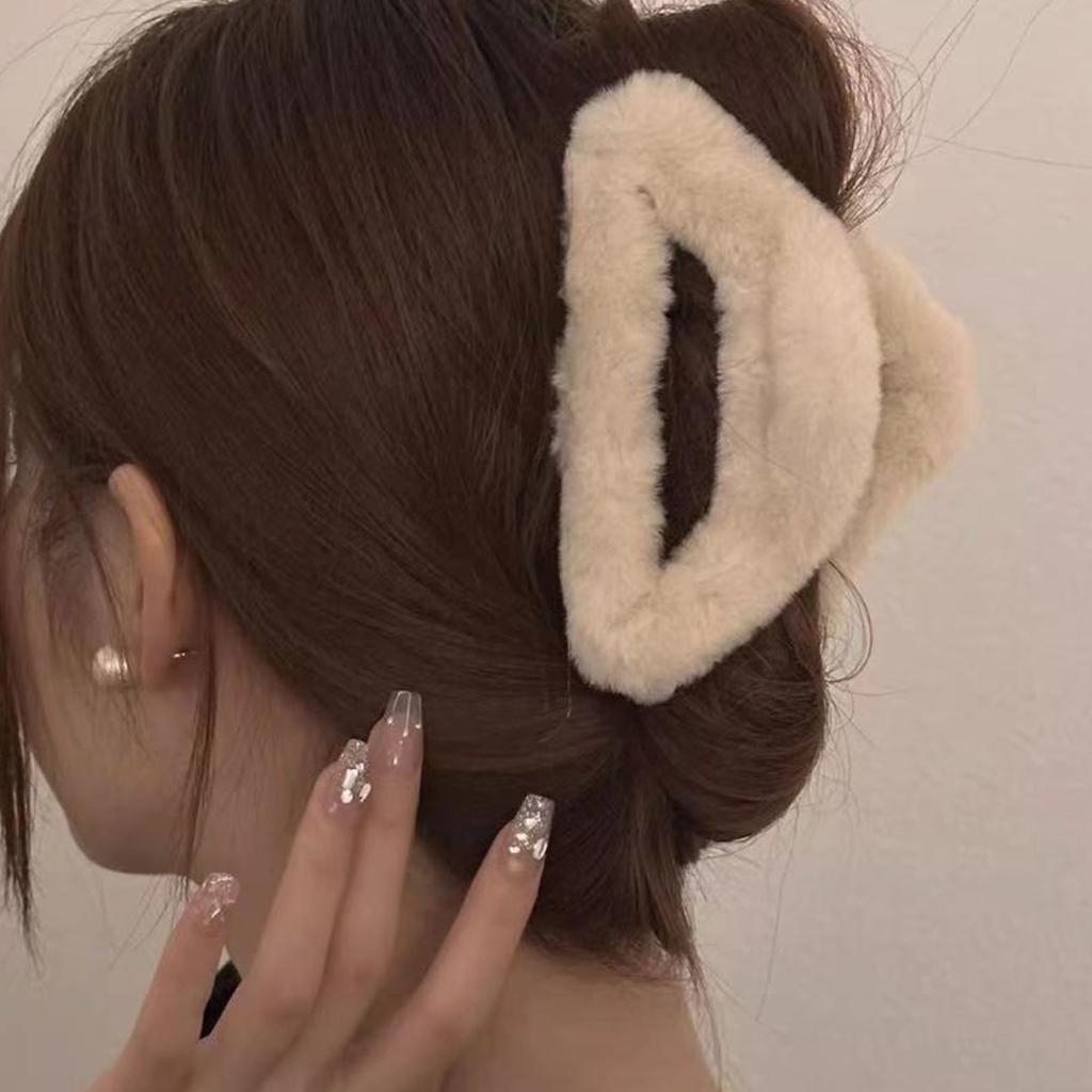 14cm Winter Plush Hair Claw Clip Faux Fur Elegant Hairpins Women Hair Clip Barrette Crab Headwear Girls Hair Accessories Gift