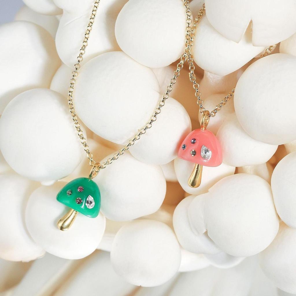 Stylish Women's Mushroom Pendant Necklace: Niche Design with Cute Clavicle Chain, 18K Gold-Plated Copper Lotus Seed Pod.