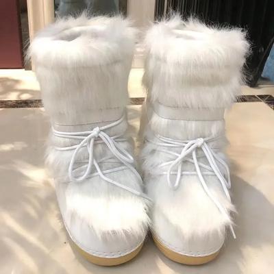 Marque de mode Mode Femmes Botte Européenne Américaine Mode Espace Botte Laine Pain Chaussures Botte De Neige En Peluche Thermique Femmes Chaussure 2024