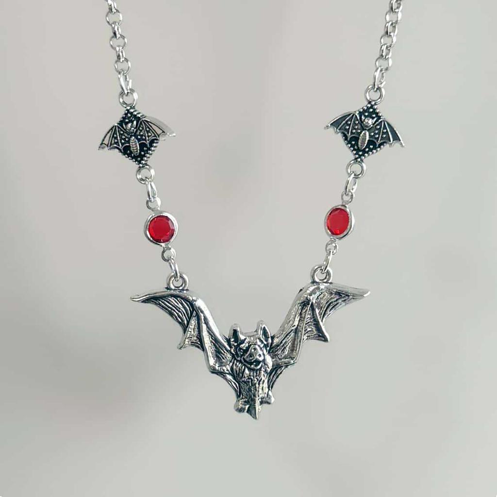 Gothic Punk Sliver Color Vampire Bat Red Black Crystal Pendant Choker Necklace for Men Women Halloween Party Jewelry Accessory