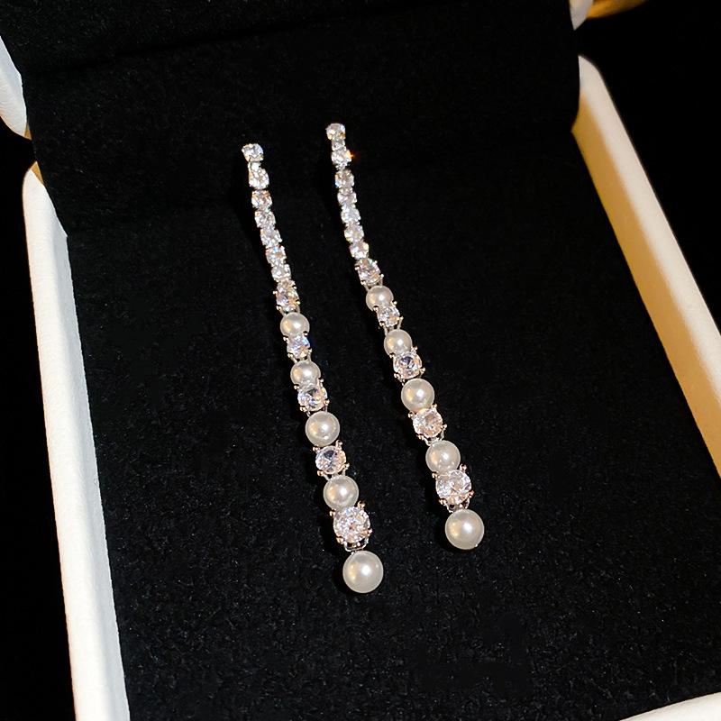 French Retro Zircon & Pearl Geometric Stud Earrings: Luxurious and Fashionable Accessories for Women