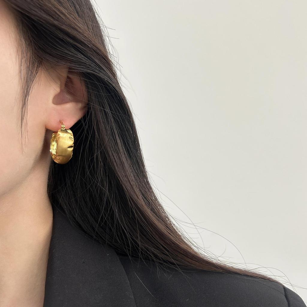 Minimalist Pleated Metal Round Earrings, Earrings, Retro Light Luxury Three-Dimensional Personality Unique Cold Premium Earrings
