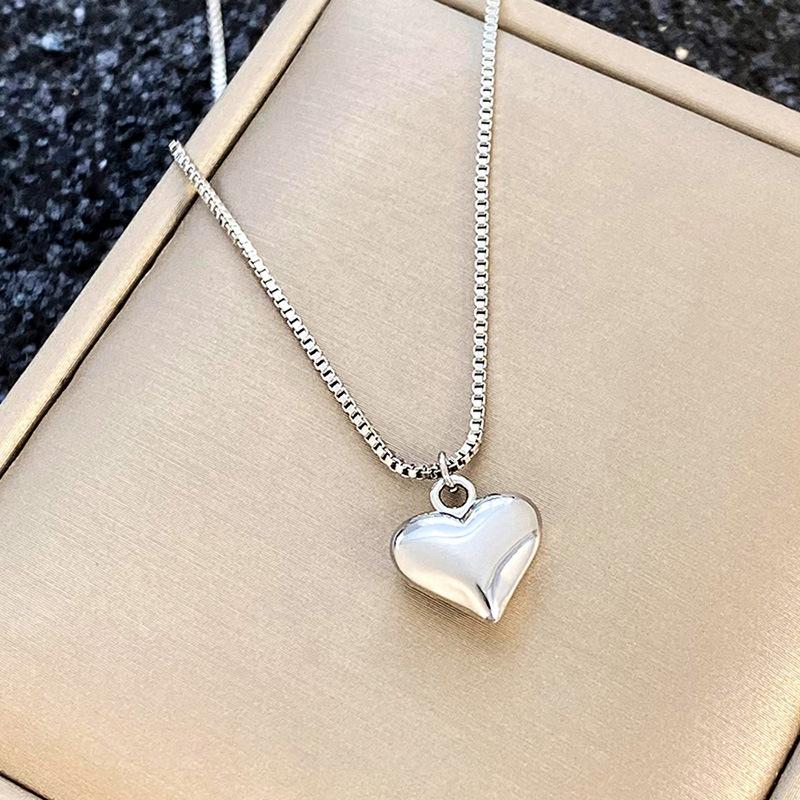 New Fashion Silver Needle Simple Small Heart Earrings for Women Designer Hoops Earring Delicate Party Gifts