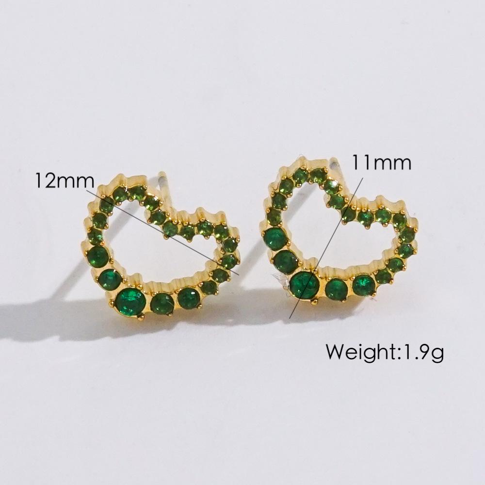 CARLIDANA Ins Dainty Heart Studs Mini Hollow Heart Shaped Stud Earrings Gold Plated Stainless Steel Pave Stud Earrings Women зелёный
