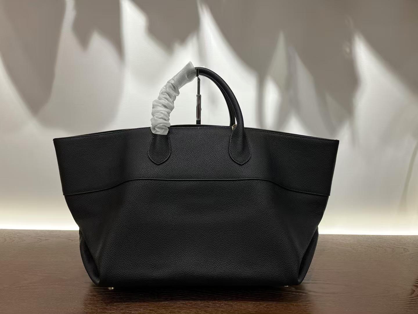 

2025 Новый верхний слой коровьей кожи большой емкости сумка с простым и высококачественным ощущением ручной портфель сумка через плечо для поездок на работу для женщин 30x26x27cm чёрный