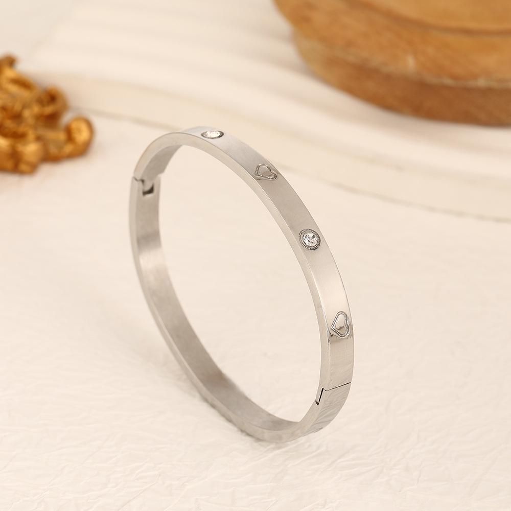 Edelstahl Herz und Diamant Damenarmband - Nicht verblassendes Titan-Design