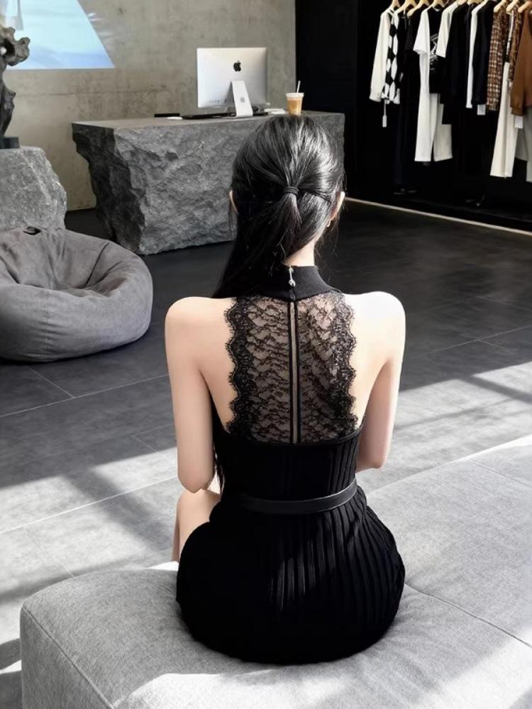 Elegant Korean Style Halter Sleeveless Knit Dress with Lace Open Back and Hip-Exposed Short Skirt