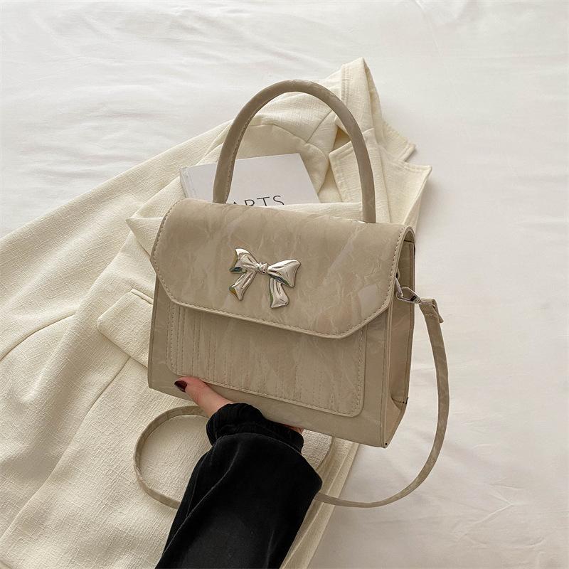 

Сумка через плече з бантом жіноча 2024 літо корейська версія простої повсякденної сумочки нішева мода персоналізована маленька квадратна сумка хакі