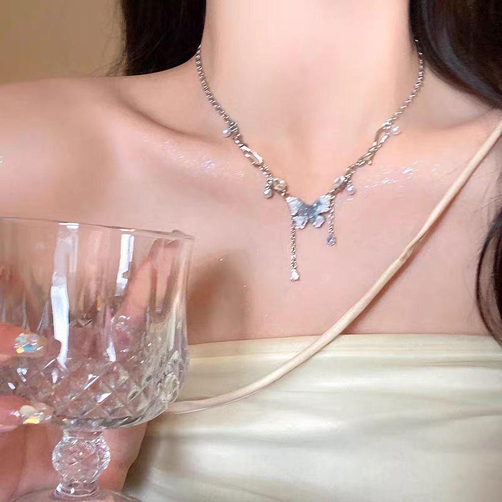 Gradual Change Blue Butterfly Fringed Necklace Accessories Women's Summer 2025 New Clavicle Chain Light Luxury Niche High-end Neck Chain