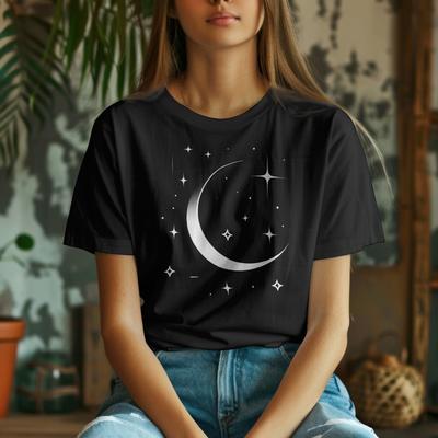 Camiseta Feminina Lua e Luz das Estrelas, Camiseta Celestial, Camisa Céu Noturno, Design Luna