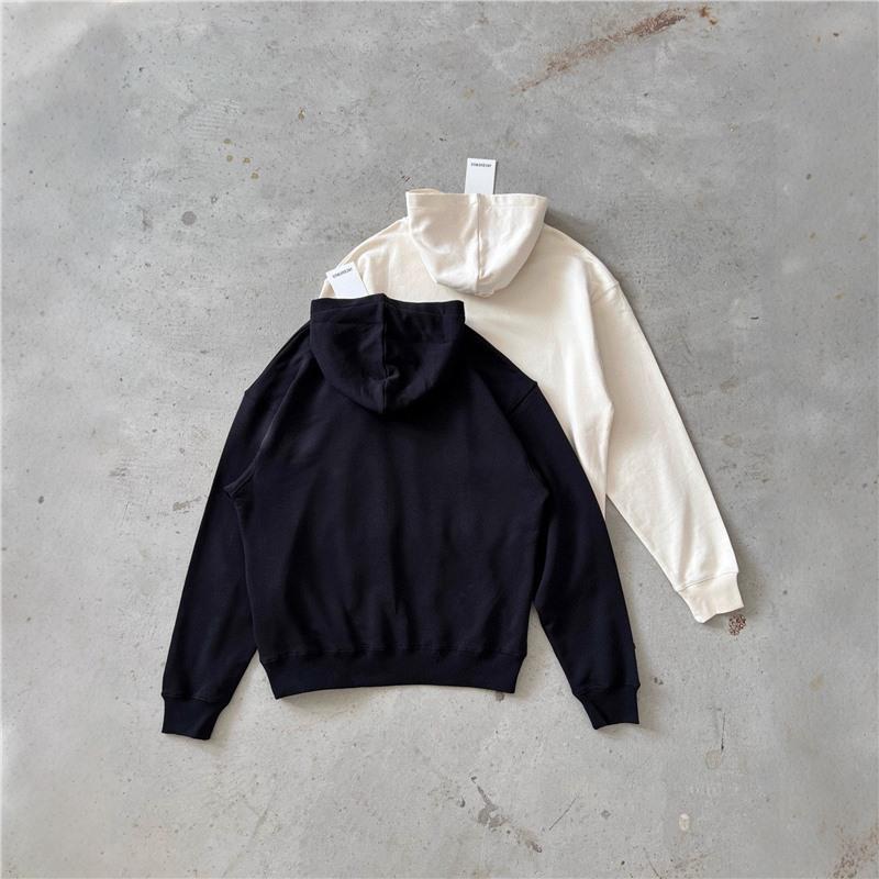 Jacquemus Hoodie mit Bruststickerei: Stilvolles gewebtes Bandlogo, vielseitig für Männer & Frauen