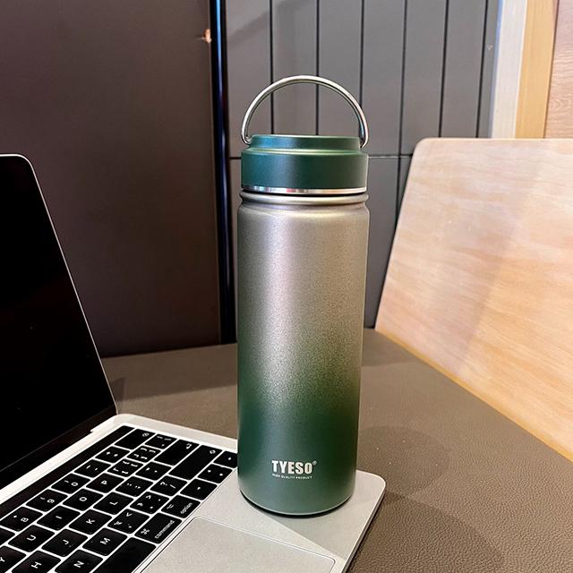 

TYESO Gradient Color Thermos Water Bottle Large Capacity Outdoor Sports Kettle Simple Portable Stainless Steel Thermal Water Cup 530ml зелений