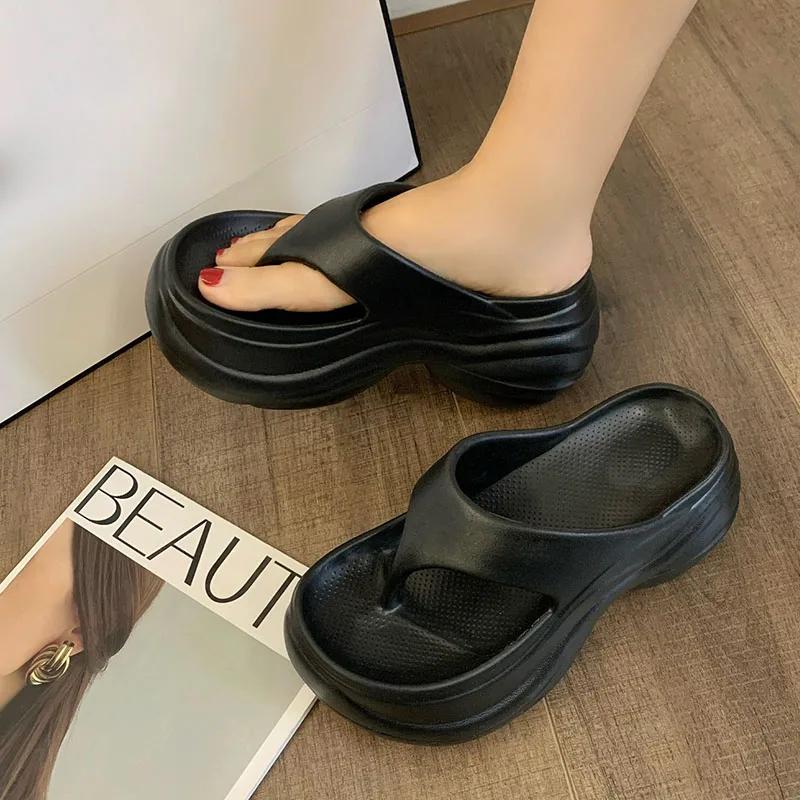

Модные толстые пляжные шлепанцы с перемычкой для женщин, летние женские шлепанцы на платформе с мягкой подошвой, нескользящие сандалии на массивной танкетке 40-41 чёрный