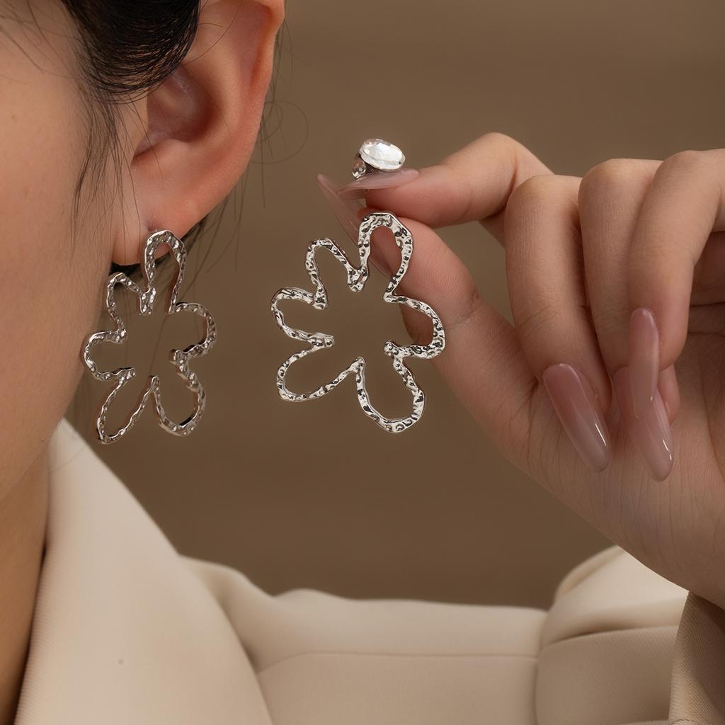 French High-End Personality Exaggerated Stud Earrings Pleated Hollow Flower Earrings Niche Exquisite Fashion Earrings