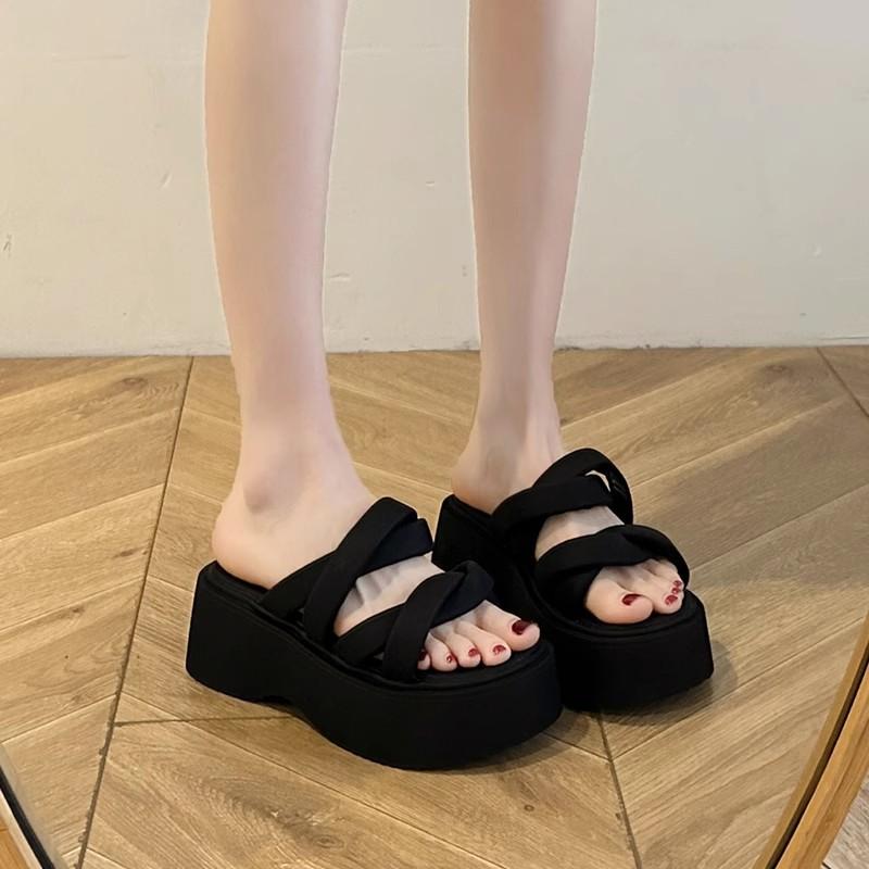 

Шлепанцы на толстой подошве маффин, женская летняя обувь, новые модели с юбками, высококлассные, красивые и прохладные шлепанцы 40 чёрный