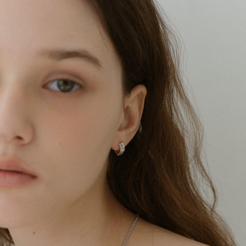NORMALLEE [White Gold] Horizon One-touch Earrings
