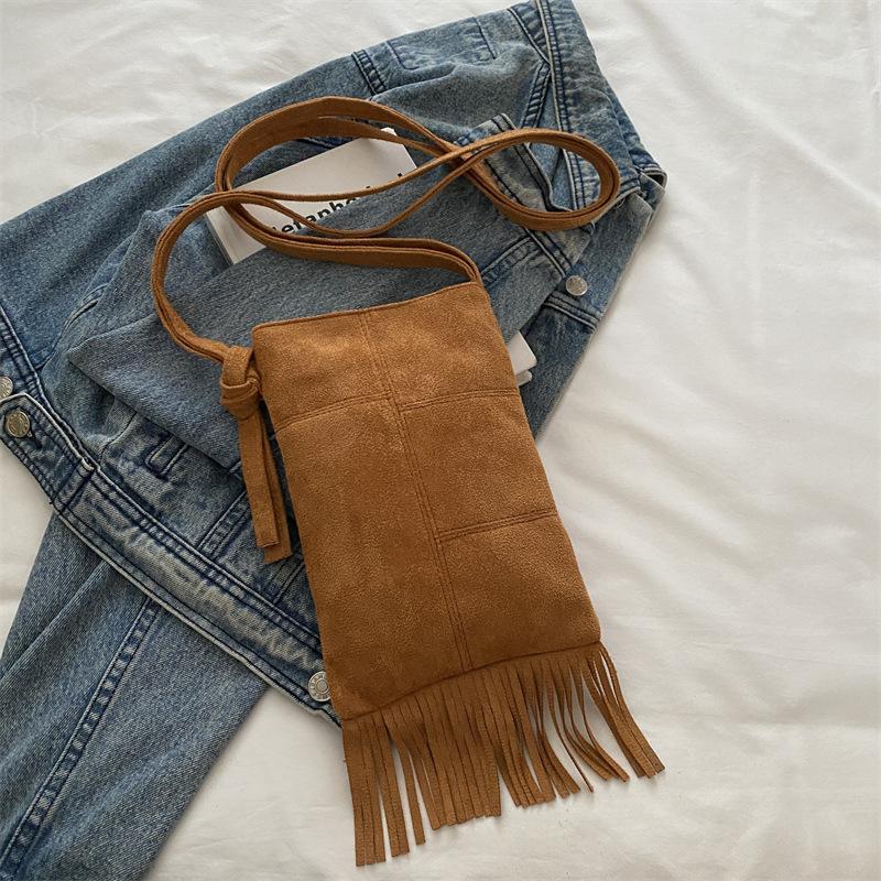 

2025 новый замшевый нишевый дизайн новая женская сумка богемная американская сумка с бахромой матовая сумка-мессенджер коричневый