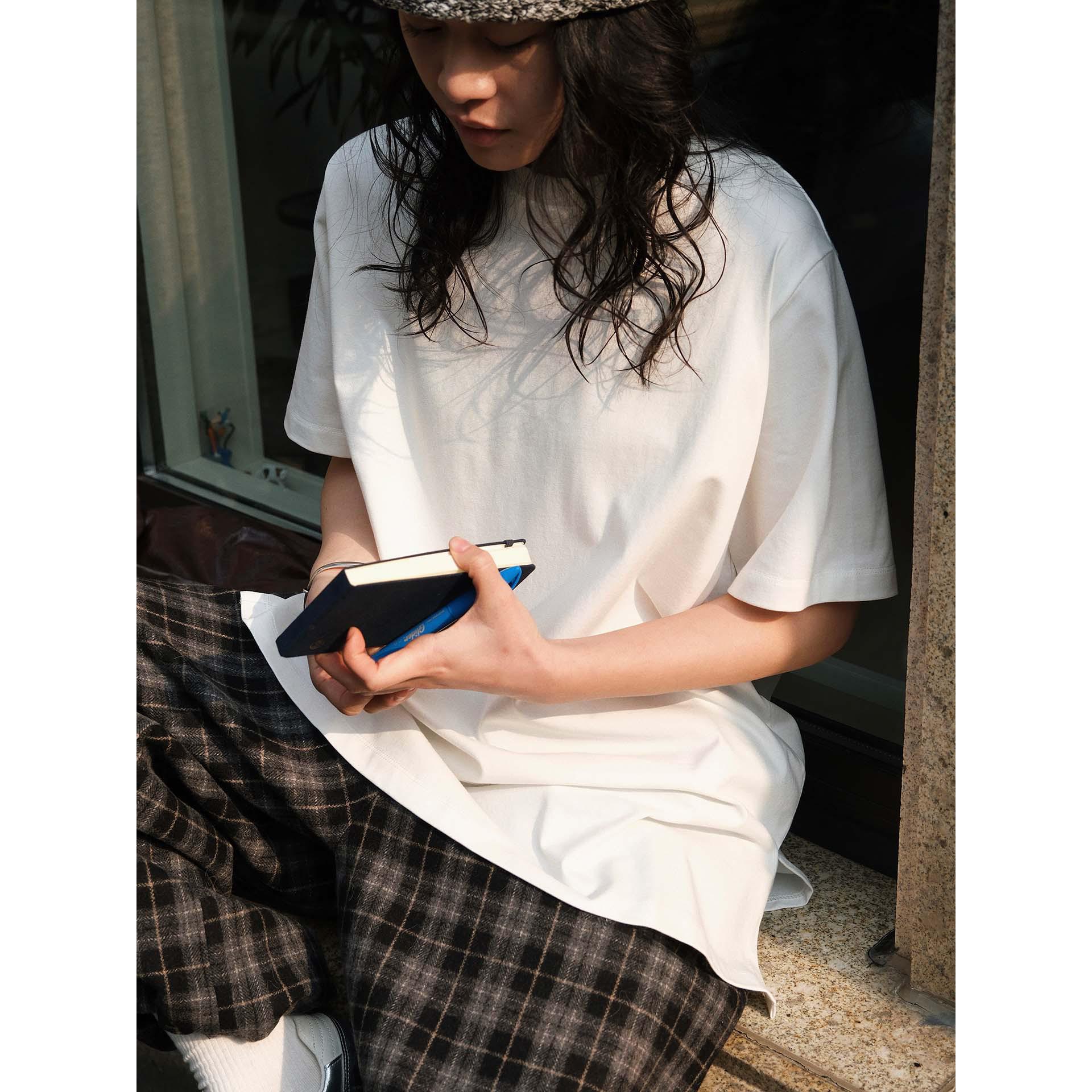 

Korean Style Loose-Fit Casual Round Neck T-Shirt with Side Slits for Women One Size грязно-белый