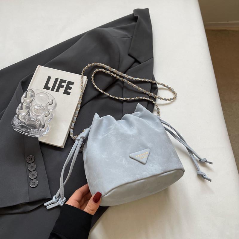

Stylish Korean Fashion Bucket Bag For Women Featuring Chain Strap And Casual Design синій