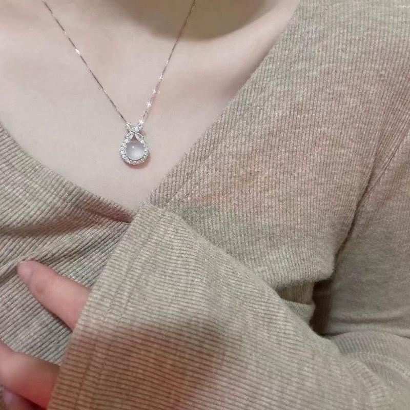 Vintage rose pendant pearl necklace women's light luxury niche design sense premium collarbone chain sweater chain