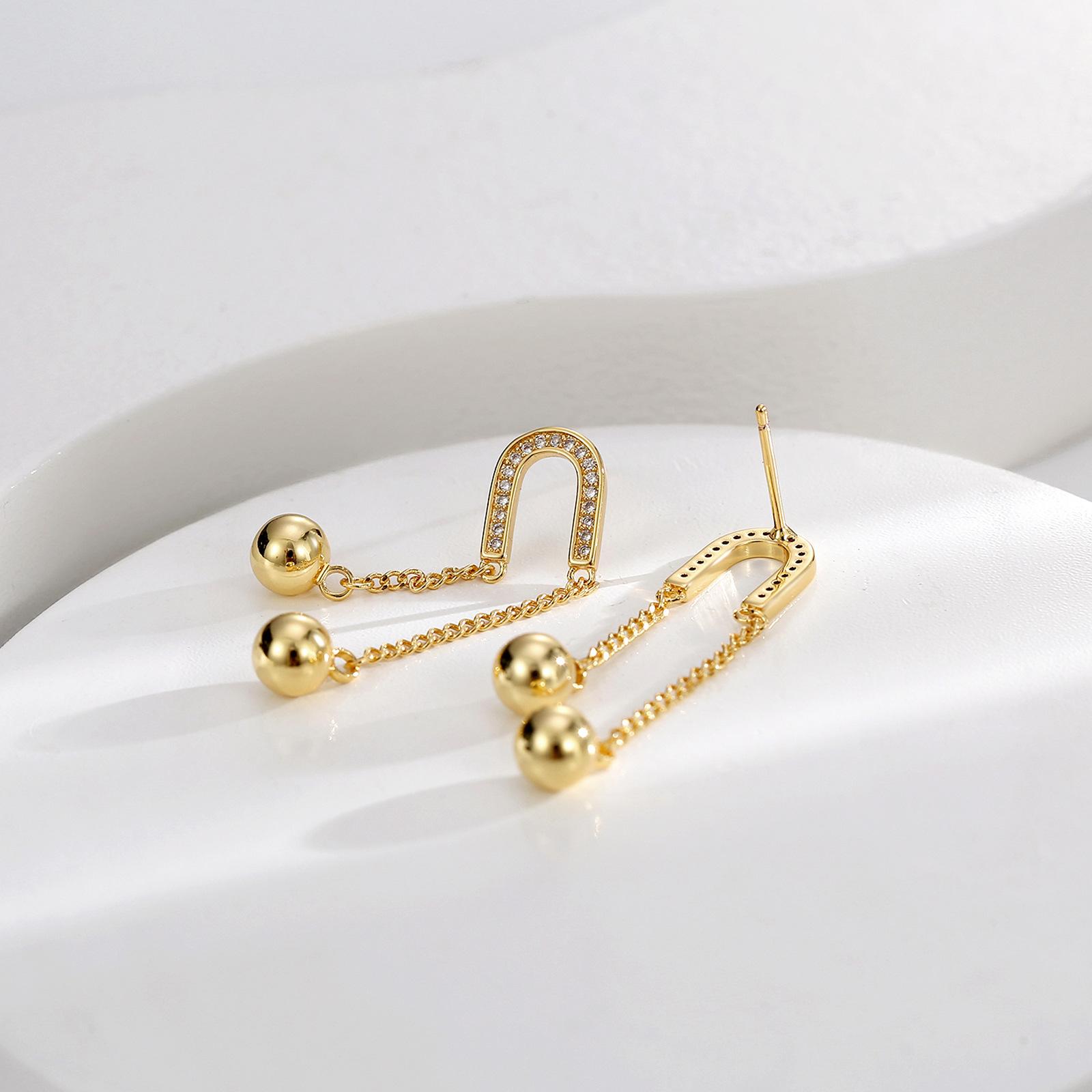 

Серьги-кисточки, мода высокого класса, легкая роскошь и элегантная текстура, серьги из циркония в форме подковы.