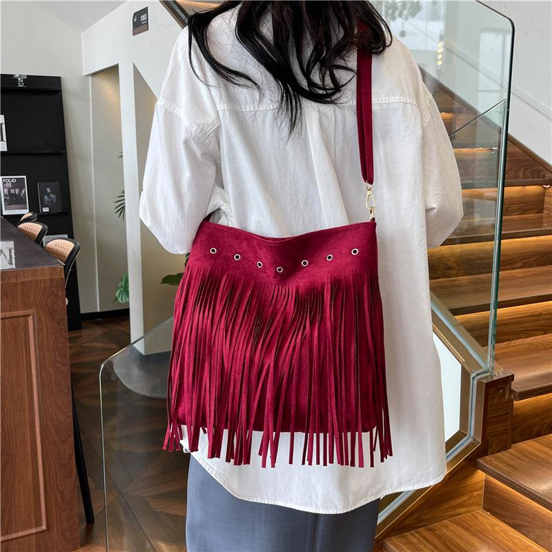 Yogodlns Boho Style Tassel Crossbody Bag Soft Frosted Tassel Straddle Bag Women Vintage Suede Shoulder Bag Casual Messenger Bag