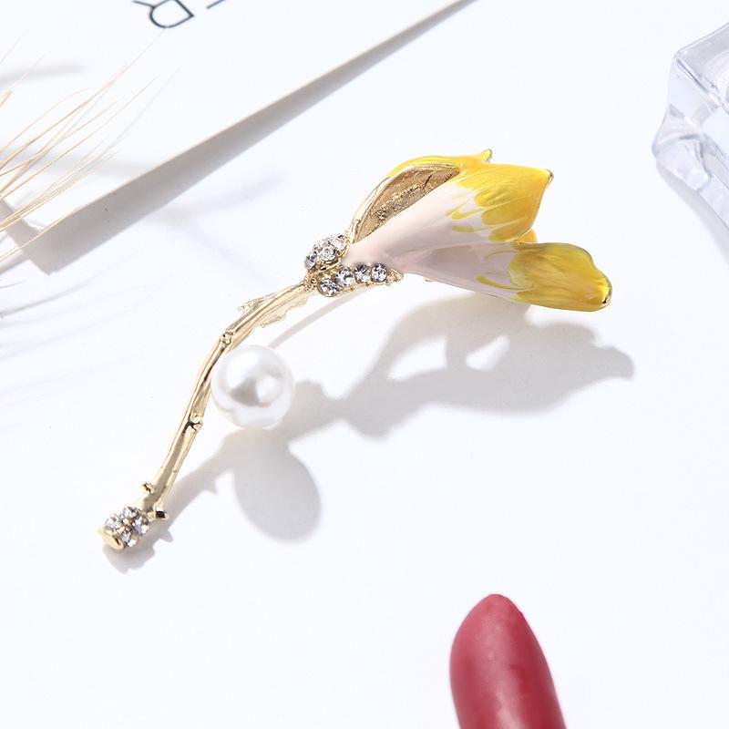 

SKEDS Crystal Fashion Enamel Tulip Pearl Brooches Pins For Women Metal Korean Style Clothing Coat Brooch Plant Elegant Jewelry