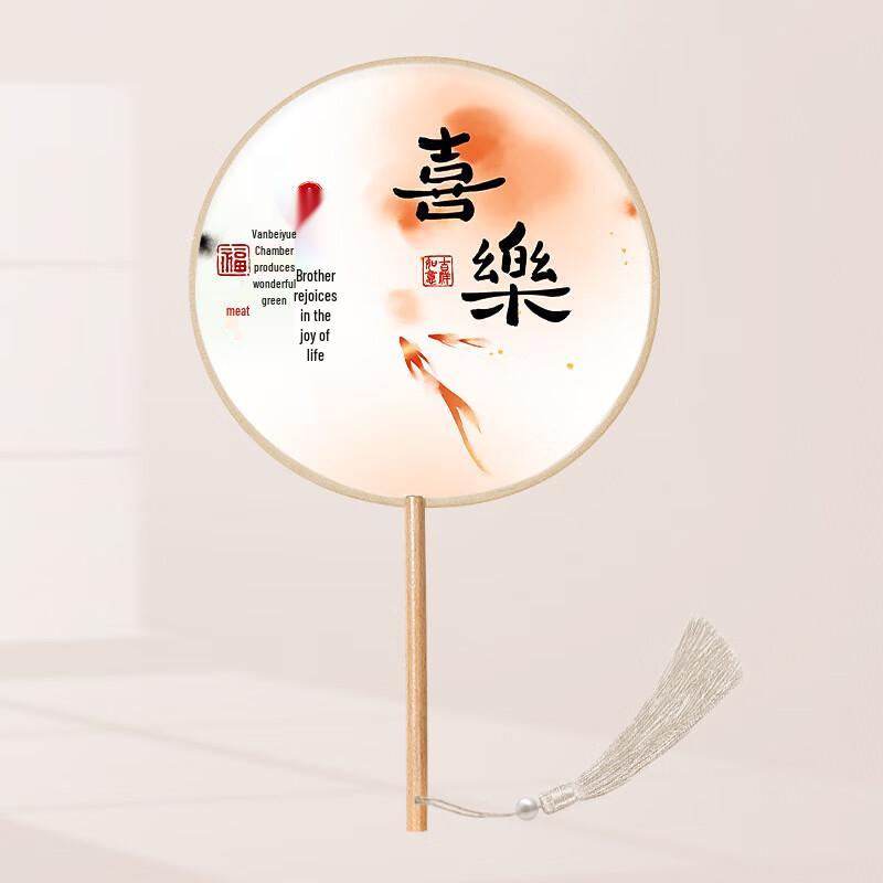 Вышитый круглый веер