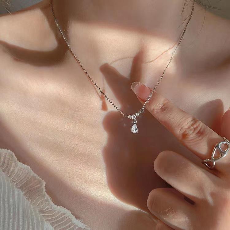 Water drop necklace women's diamond-set new light luxury niche design neck chain high-end sense inlaid fashion collarbone chain
