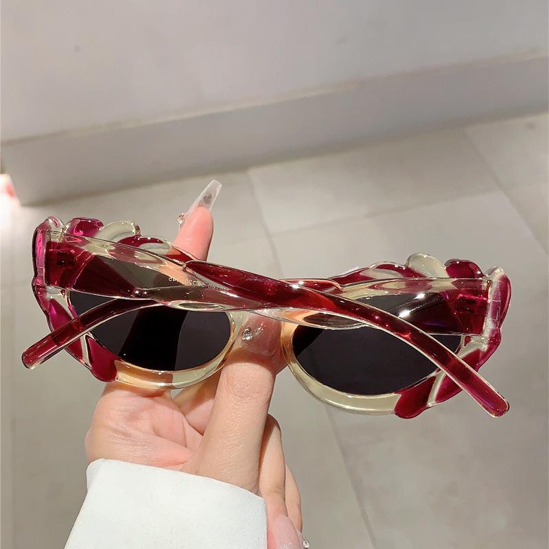 Neue Katzenaugen-Sonnenbrille mit kleinem Rahmen, vielseitig, avantgardistisch, UV-beständig, unregelmäßige Dekorbrille