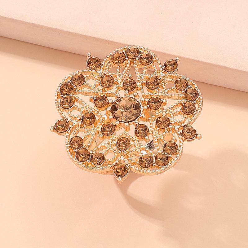High-End Floral Hollow Diamond-Inlaid Ring – Elegant Openable Design